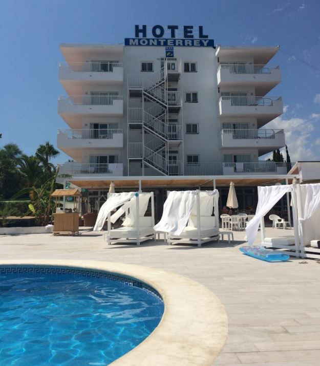 Zona de piscina del Hotel Monterrey (Ibiza)