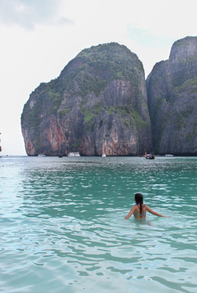Interior de la playa de Maya Bay