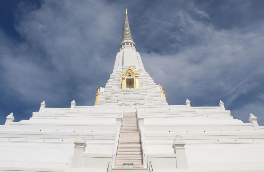 Wat Phu Khao Thong