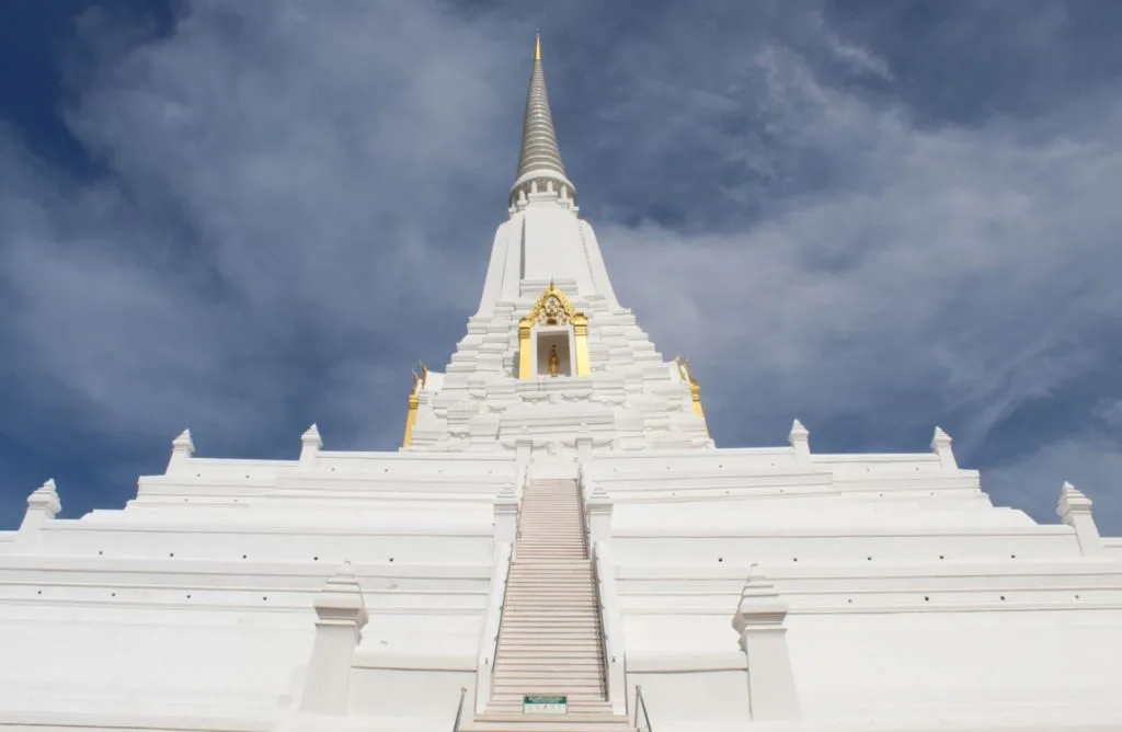 Wat Phu Khao Thong