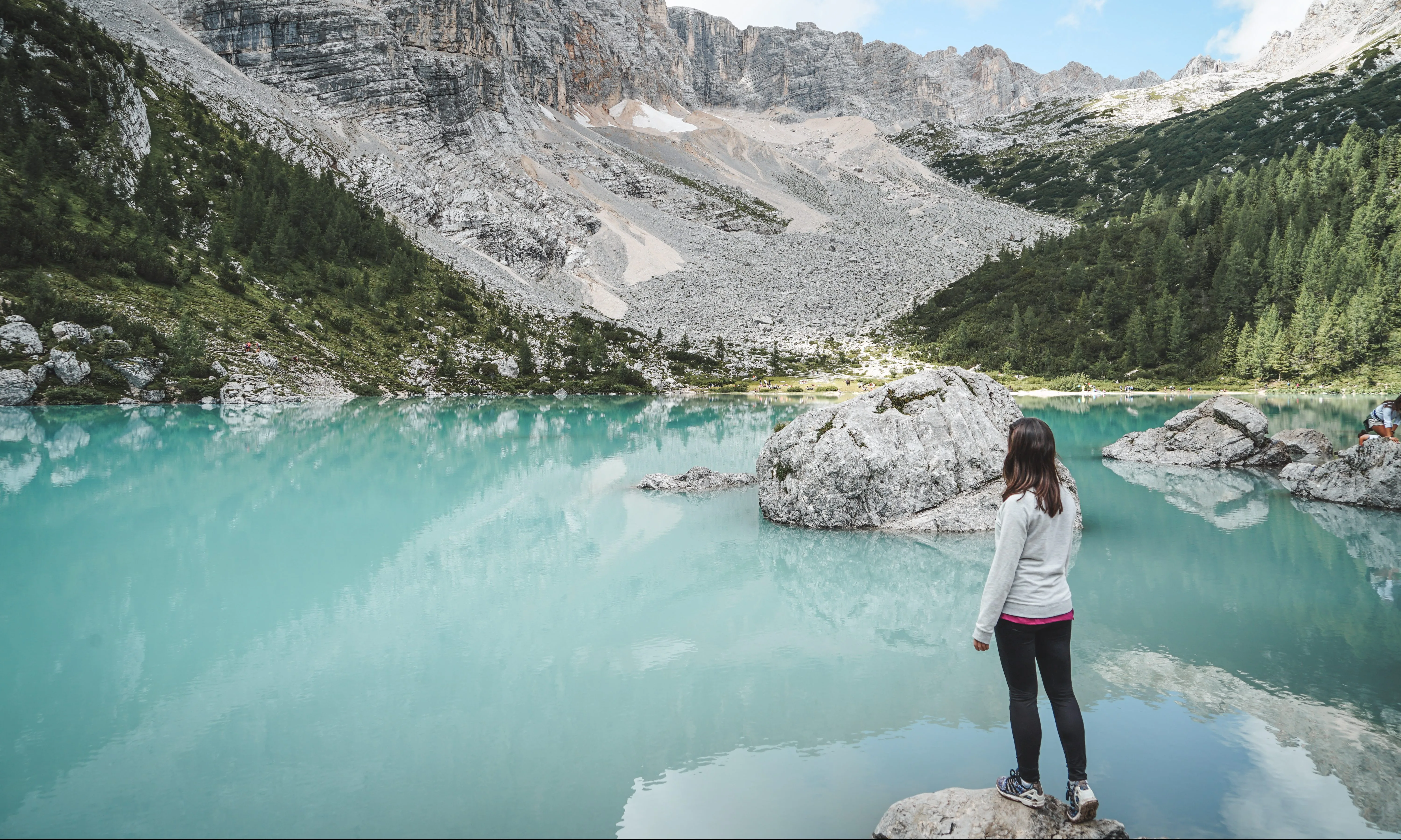 Jessy observando el Lago Sorapis